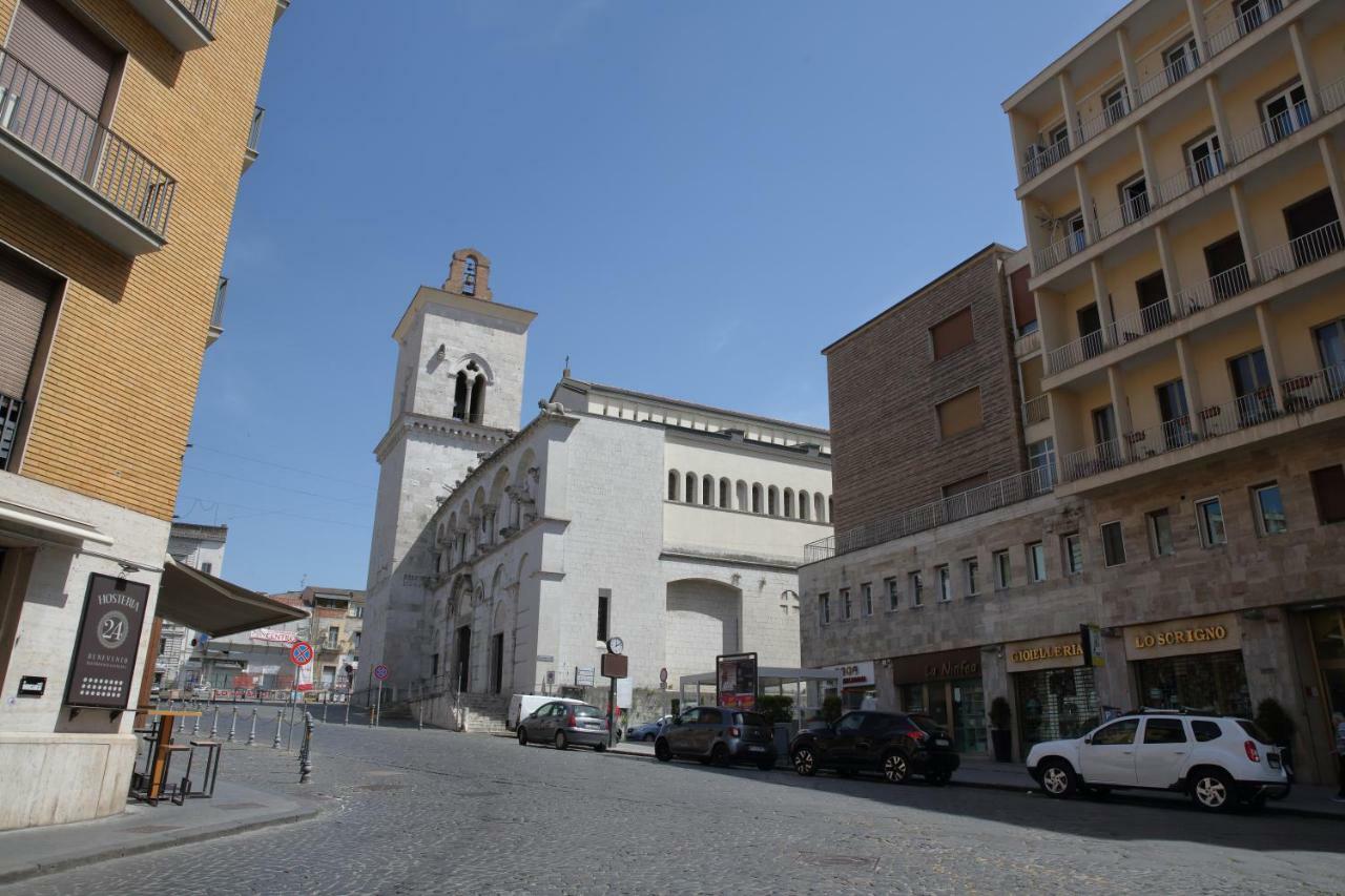 B&B Dimora Del Duomo Benevento Bagian luar foto